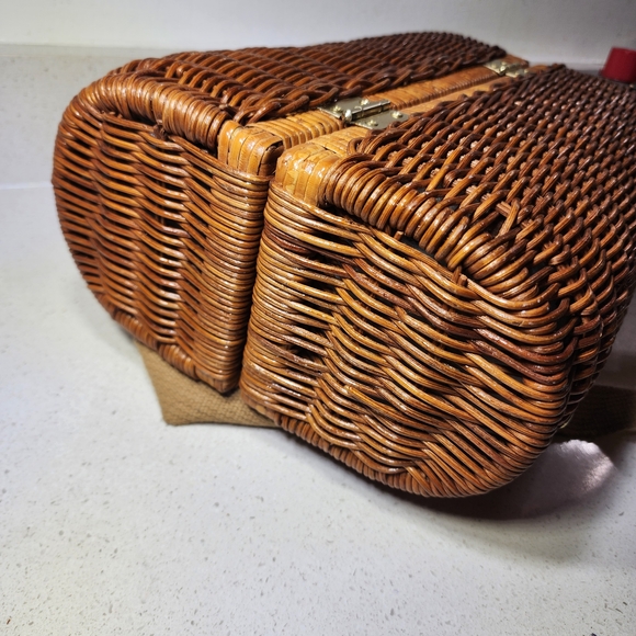 Vintage PicNic Rattan Basket For Wine, Wine Glasses And Accessories - Picture 4 of 14